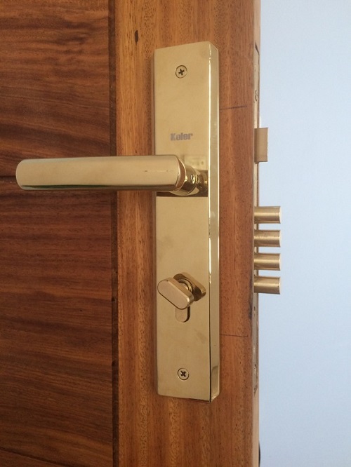khóa cửa gỗ